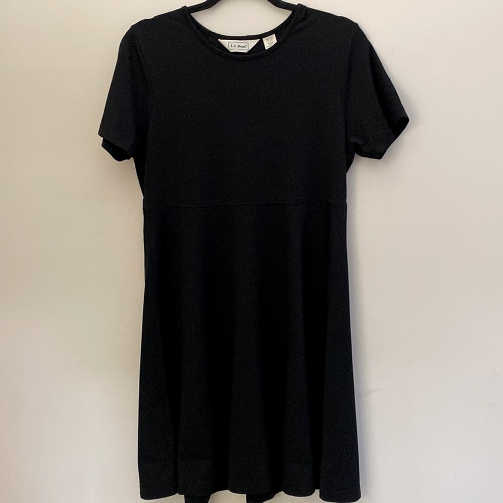 L.L.Bean MP Black short sleeve nylon blend swing dress